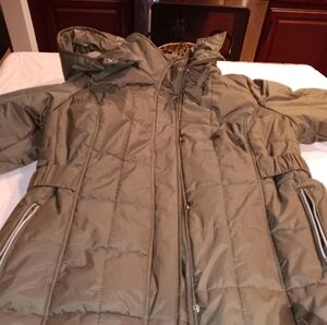 Womens 7th Avenue coat in great condition size 1x puffer a few stains as picture